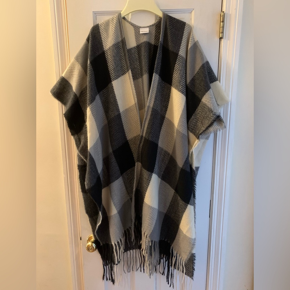 Women’s Cold Weather Neutral Plaid Herringbone Pattern Fringe Shawl Cape Wrap